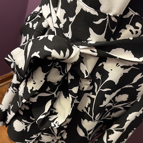 Beautiful belted blouse for work! One of my favorites! - Picture 2 of 5